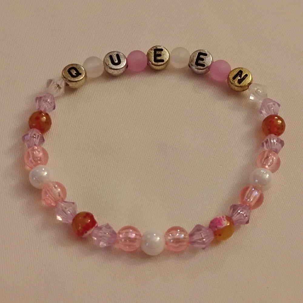 Elegant Pink and Gold 'Queen' 7 Inch Elastic Beaded Bracelet